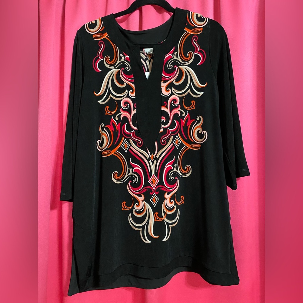Brand: Chicos
Size: 2, PTP- 20.5”, Length- 30”
Color: Black w/ colored scrolls
